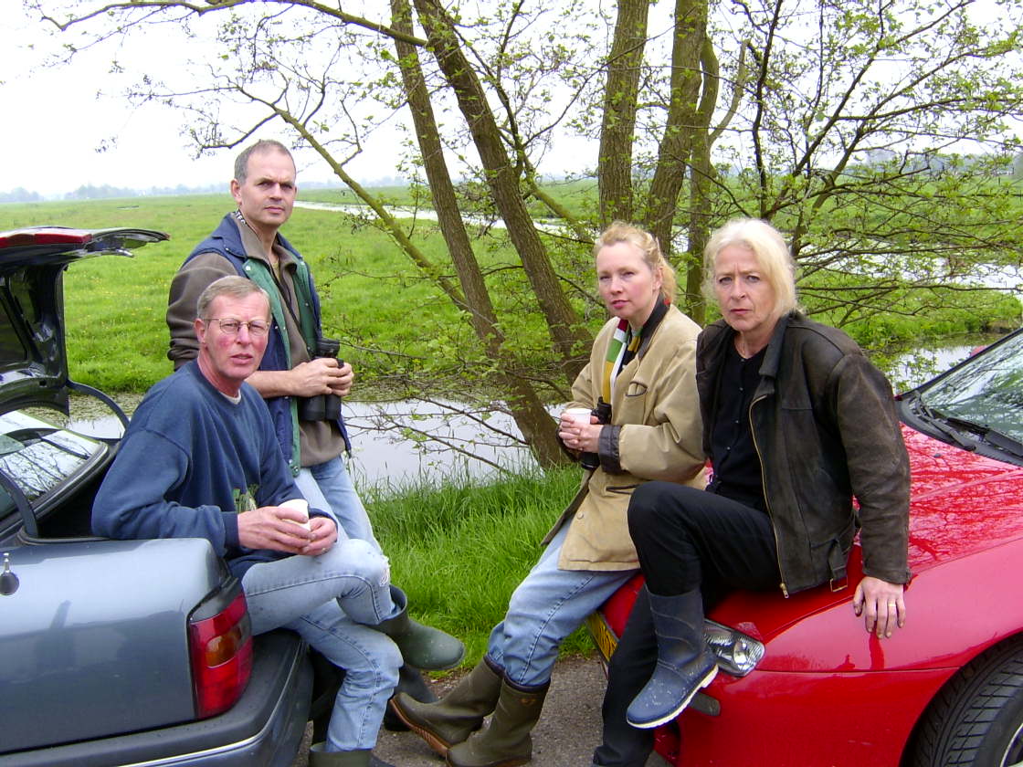 Koffie op de motorkap